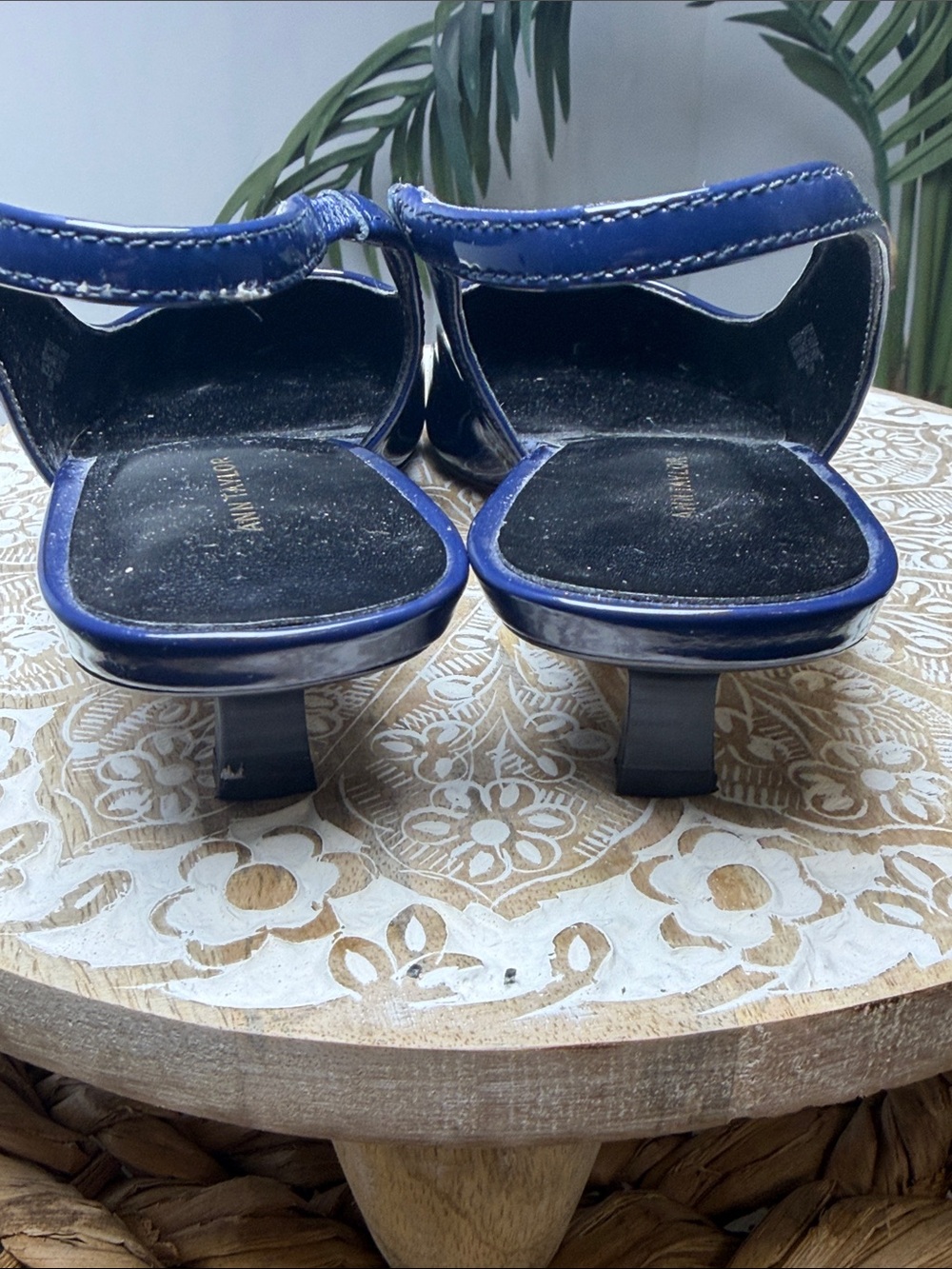 Ann Taylor Navy Blue Patent Slingback Pointed Toe Kitten Heels Pump 7.5 - Picture 4 of 9